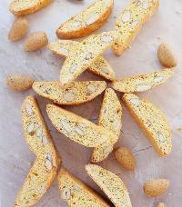 Artisan almond biscotti cookies – packed with crunchy roasted almonds